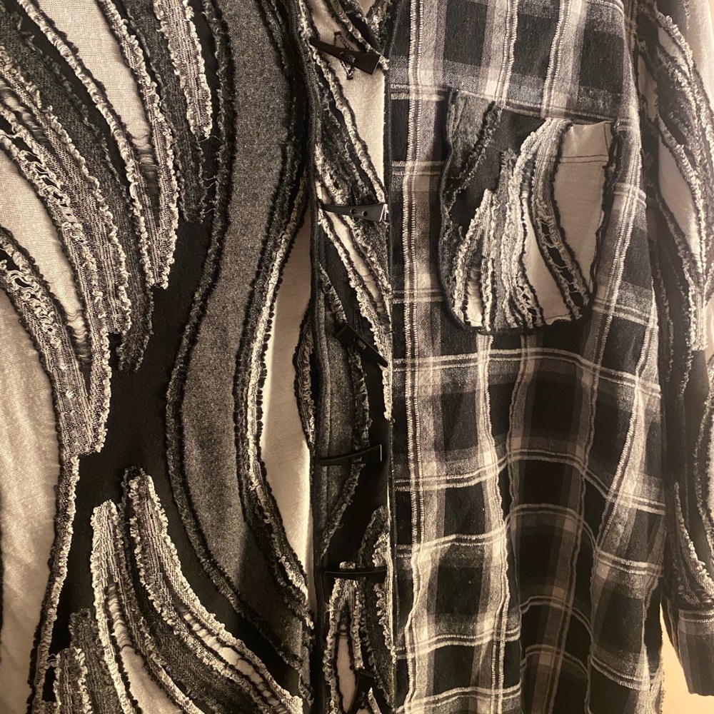 Ali Miles Monochrome Textured Button-Up Blouse - Picture 2 of 5